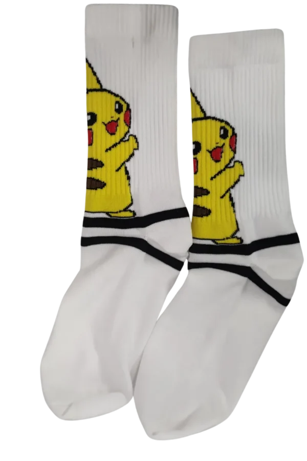Medias blancas con diseño estampado de Pikachu